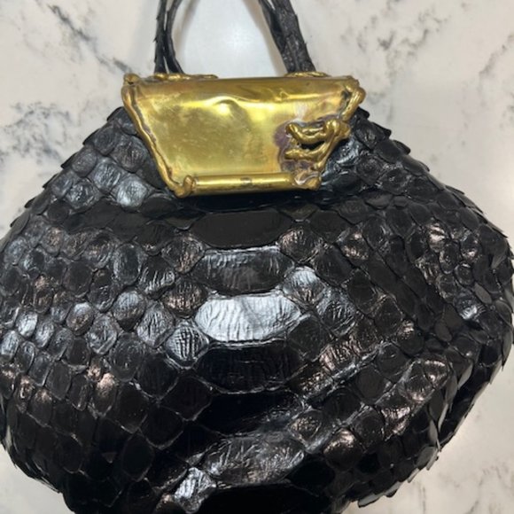 Leather 'snakeskin' purse with unique clasp - Picture 5 of 6